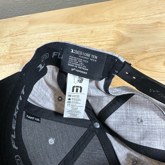 TravisMathew Men's Windward Snapback Golf Hat Flexfit One Size Gray Black - Picture 6 of 6